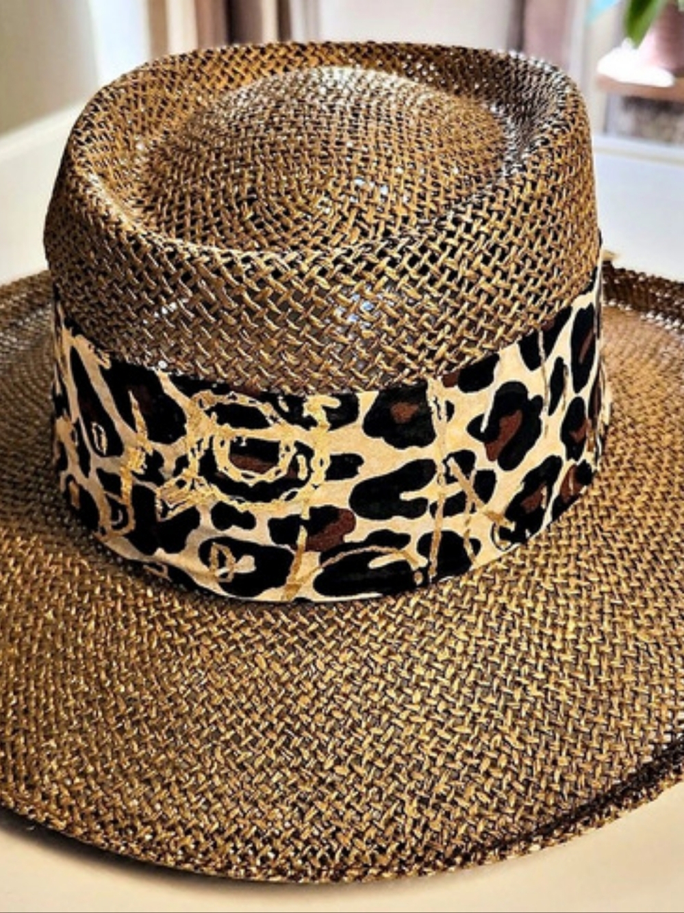 Wide Brim Woven Hat in Brown & Black Like New